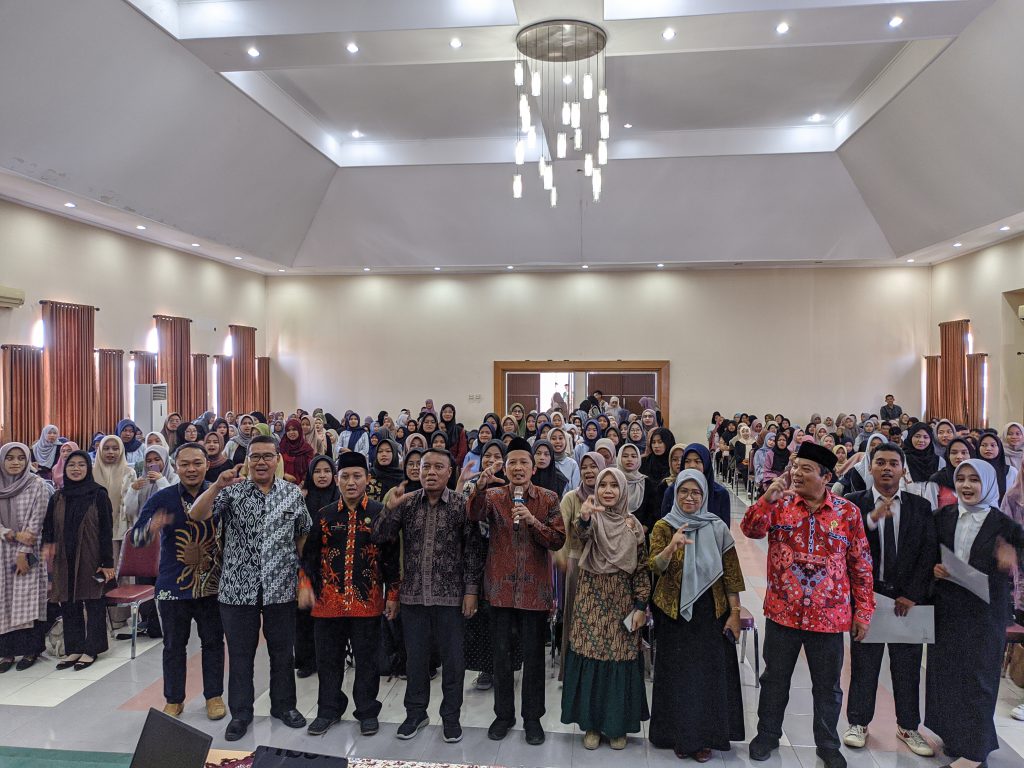 Kuliah Umum di Fakultas Ilmu Tarbiyah dan Keguruan IAIN Syekh Nurjati Cirebon ; Membangun Sinergi Mengukir Prestasi